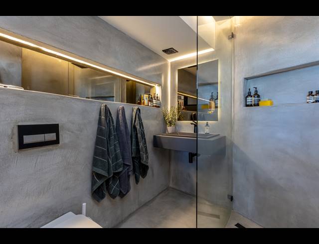 1 BEDROOM APARTMENT RENTED IN CAPE TOWN CITY CENTRE